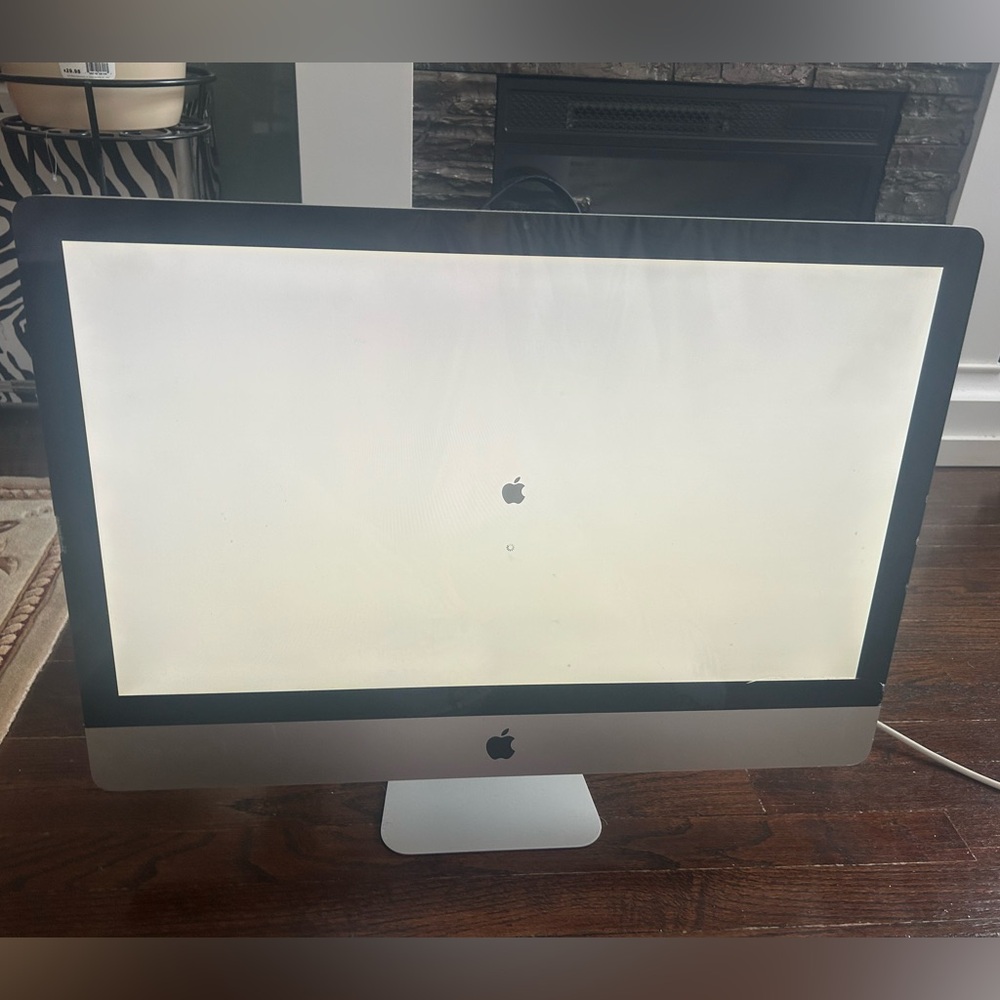 Apple iMac Desktop - Silver and Black